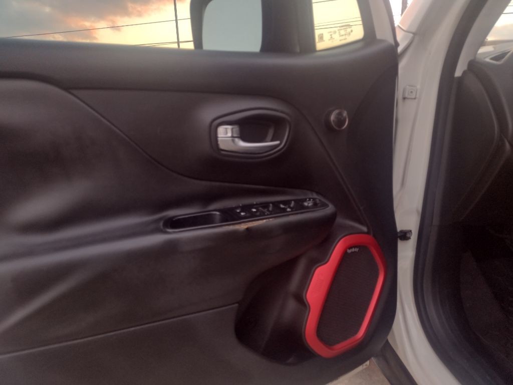 2015 Jeep Renegade Image 17