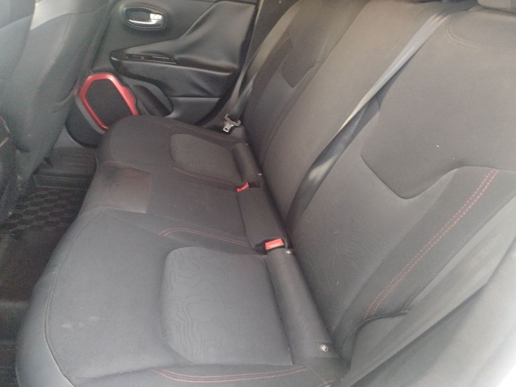 2015 Jeep Renegade Image 18