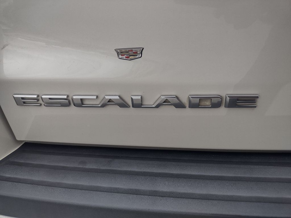 2015 Cadillac Escalade Image 9