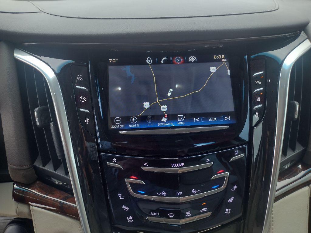 2015 Cadillac Escalade Image 11