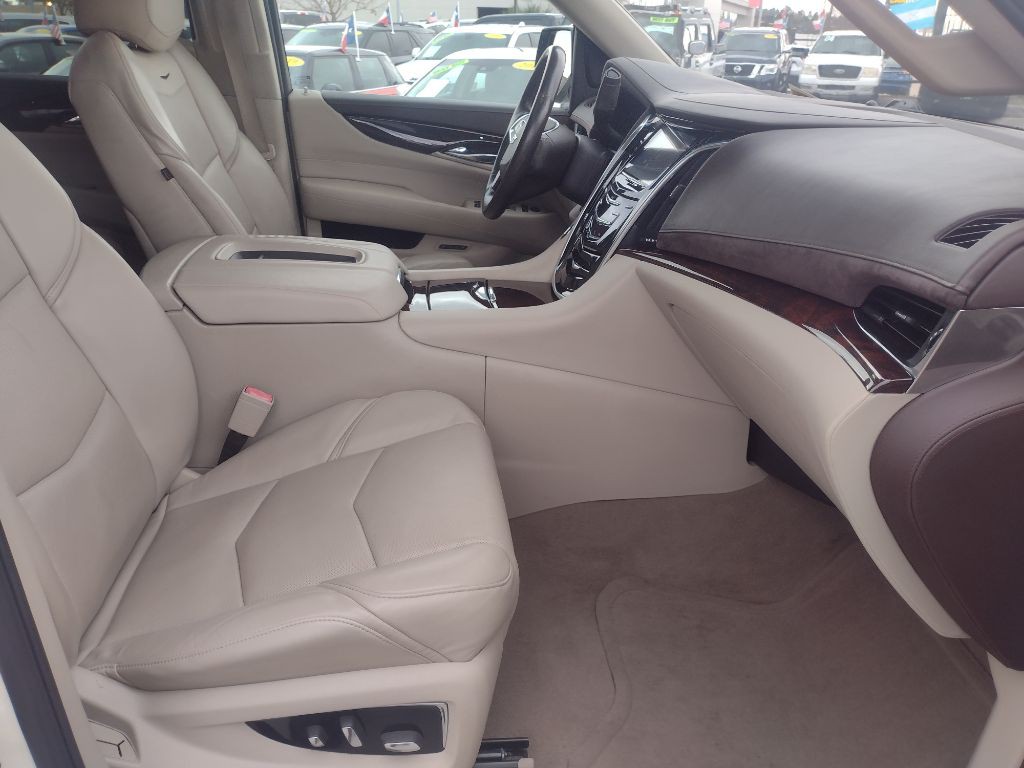 2015 Cadillac Escalade Image 18