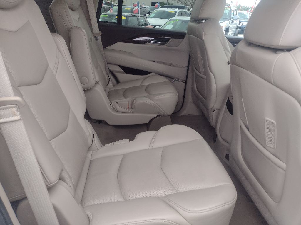 2015 Cadillac Escalade Image 19