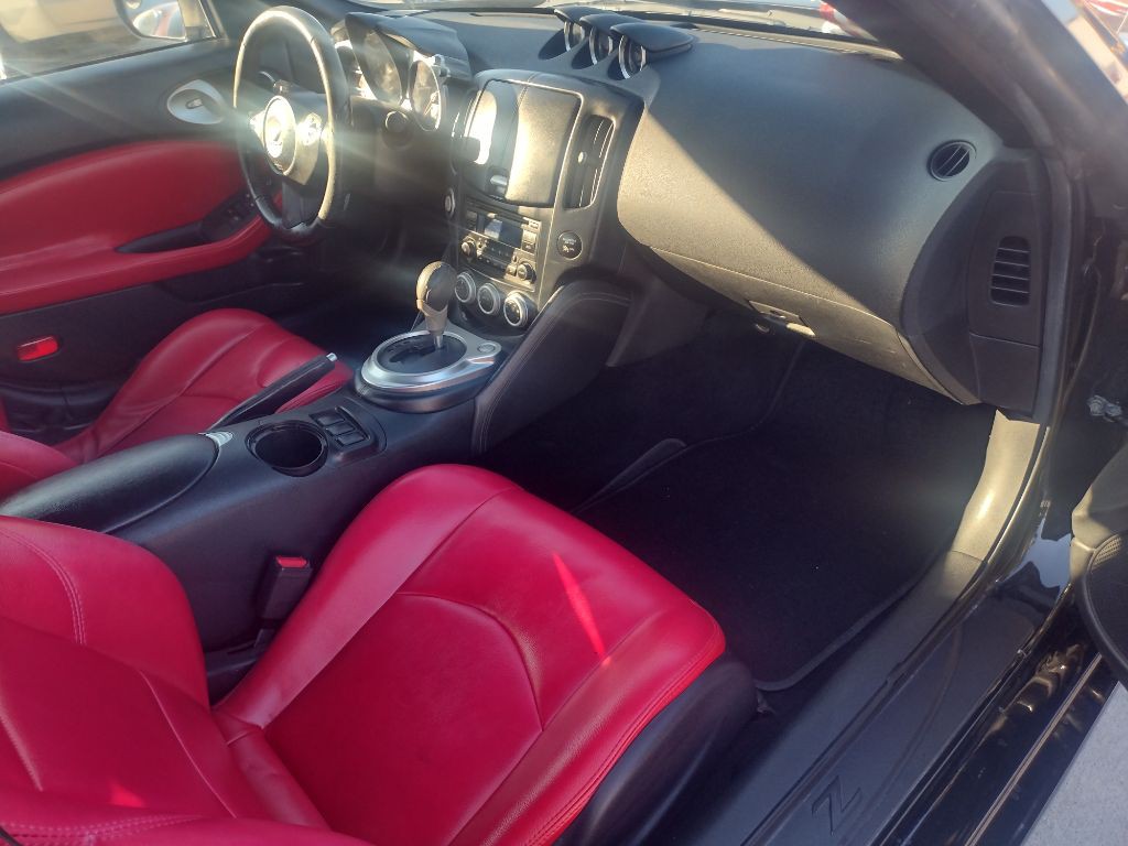 2016 Nissan 370Z Image 16
