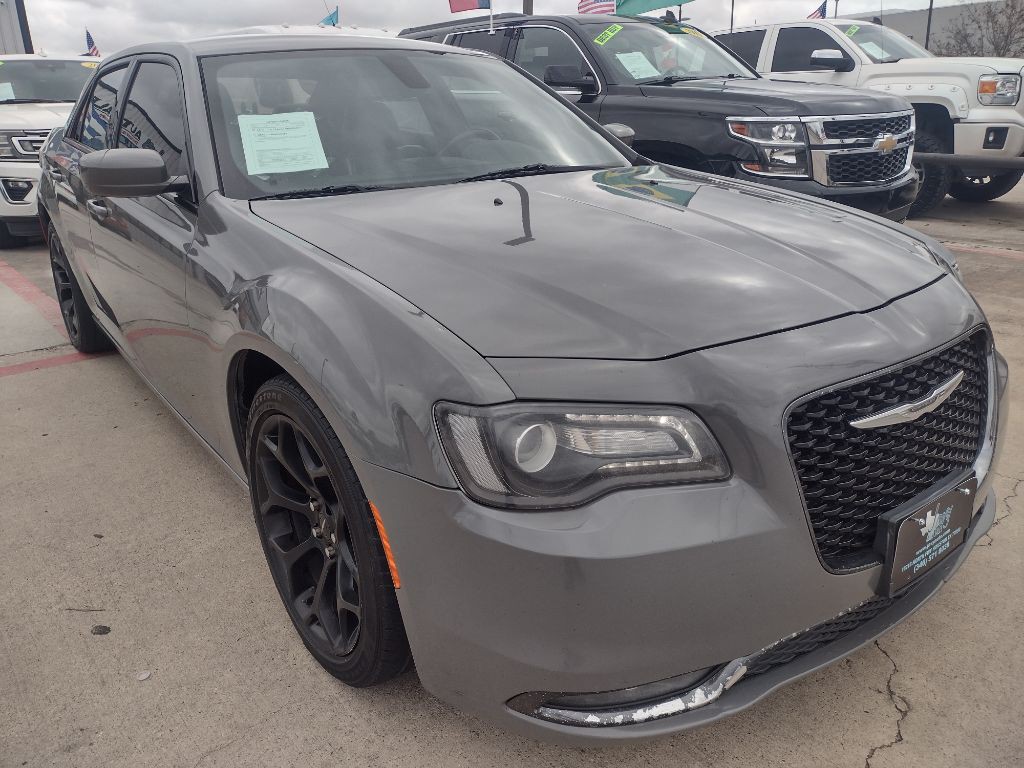 2019 Chrysler 300 Image 1