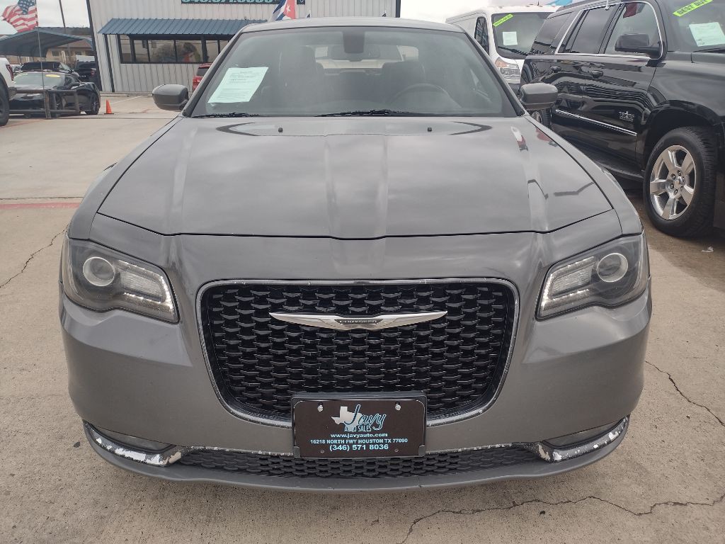 2019 Chrysler 300 Image 2