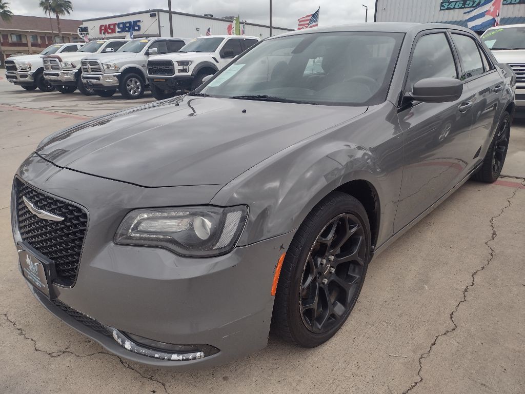 2019 Chrysler 300 Image 4