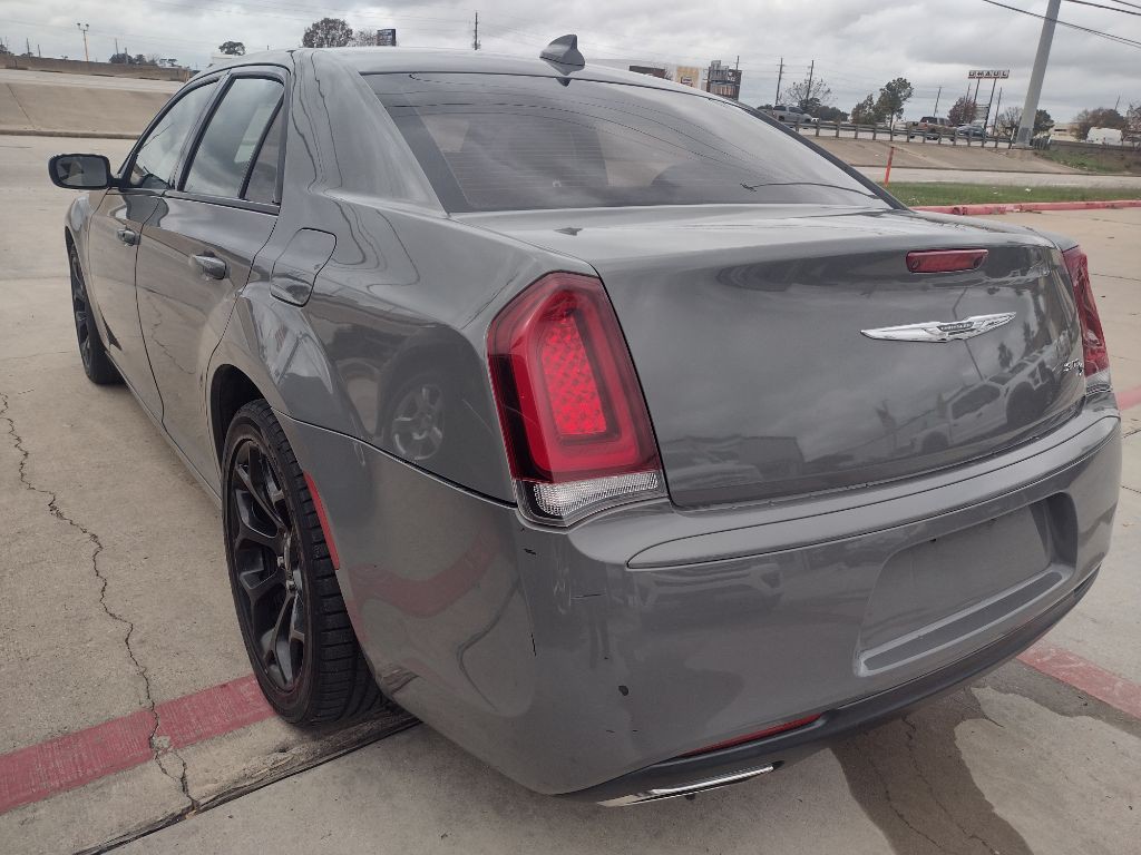 2019 Chrysler 300 Image 5
