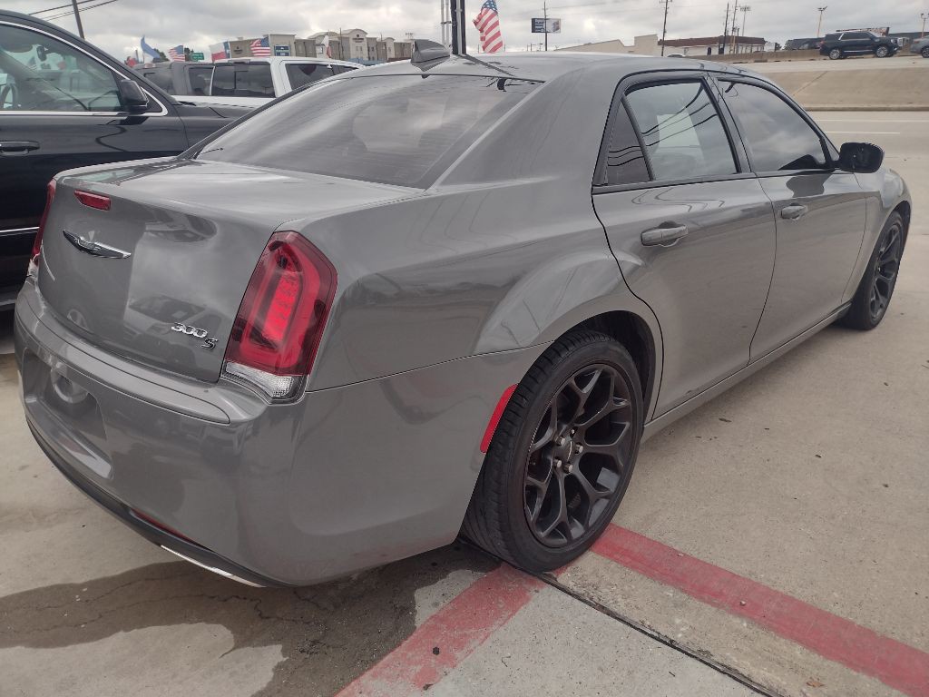 2019 Chrysler 300 Image 7