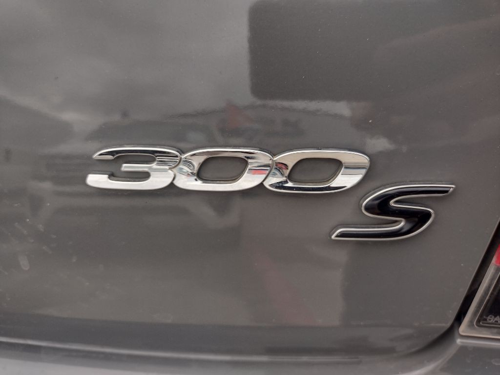 2019 Chrysler 300 Image 9