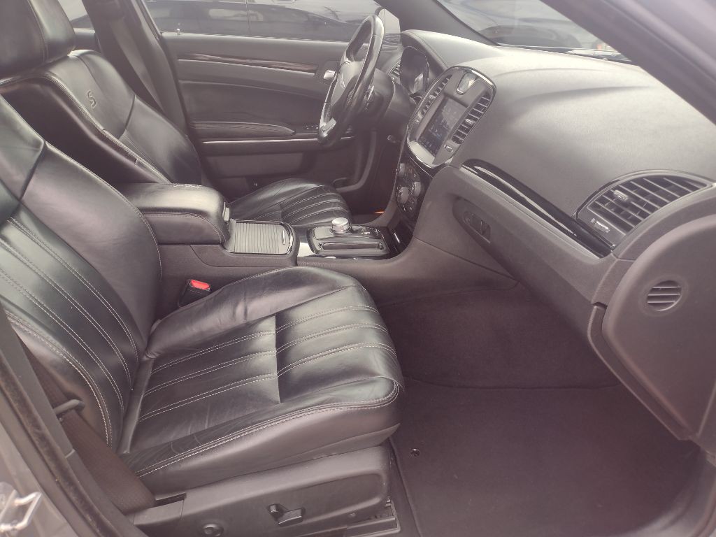 2019 Chrysler 300 Image 16