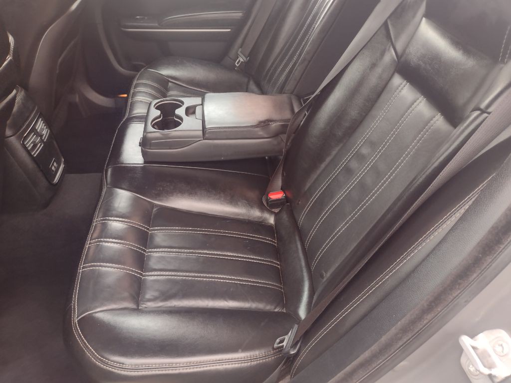 2019 Chrysler 300 Image 18