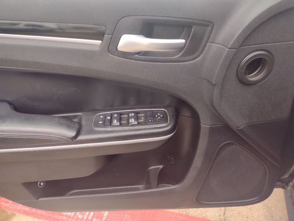 2019 Chrysler 300 Image 19