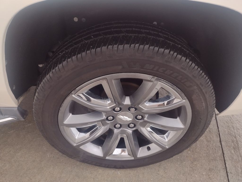 2015 Chevrolet Suburban Image 23