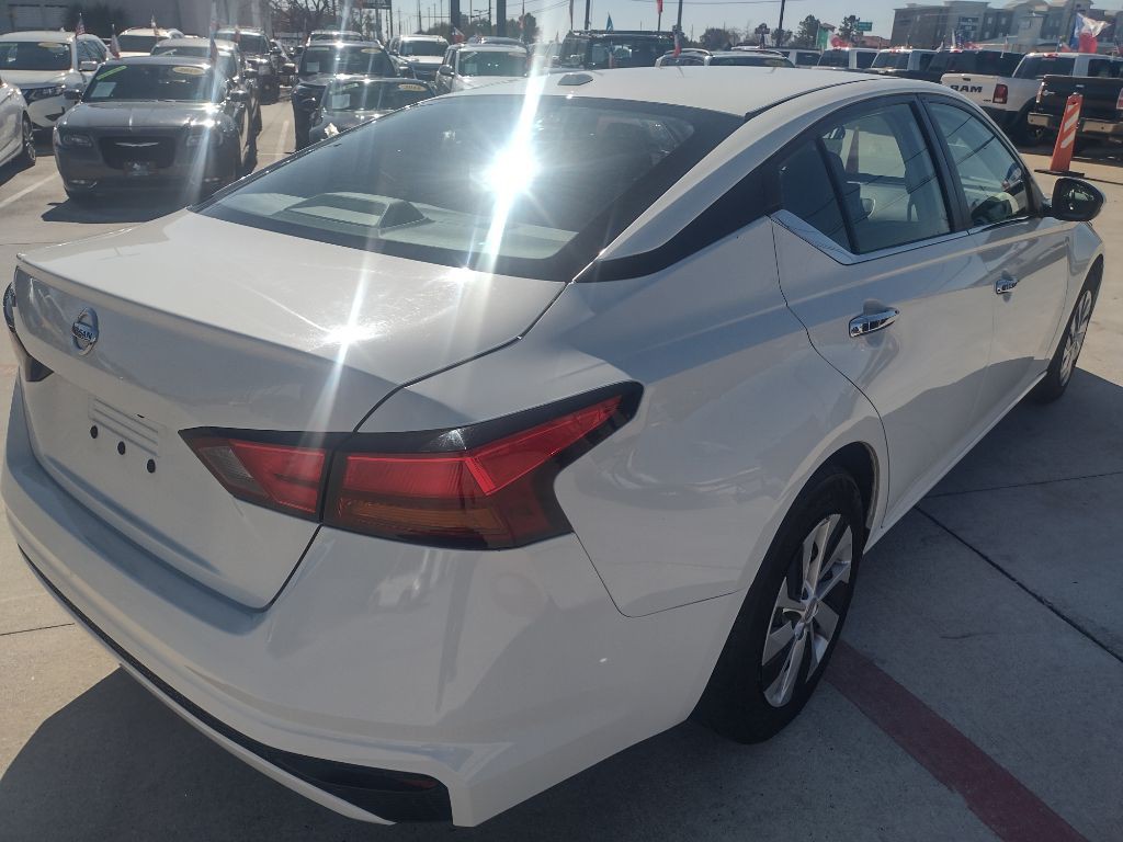 2020 Nissan Altima Image 7