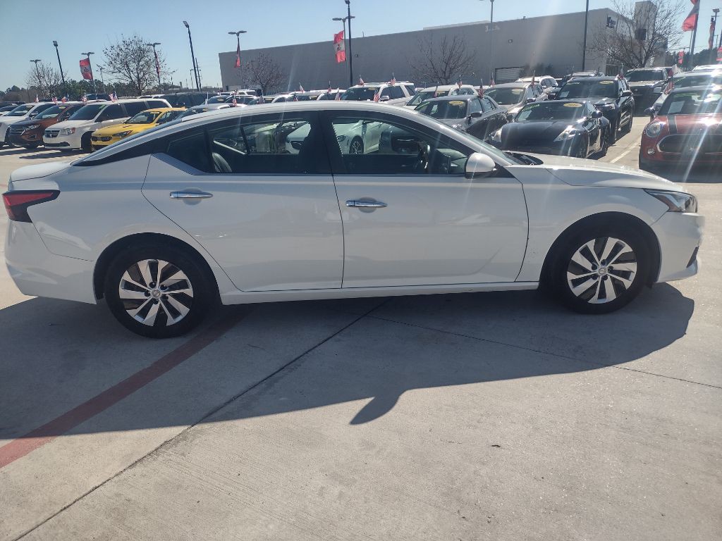 2020 Nissan Altima Image 8