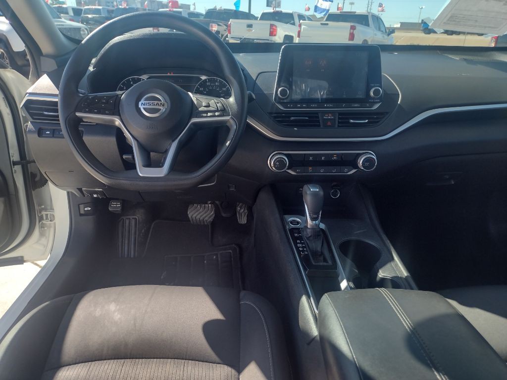 2020 Nissan Altima Image 15