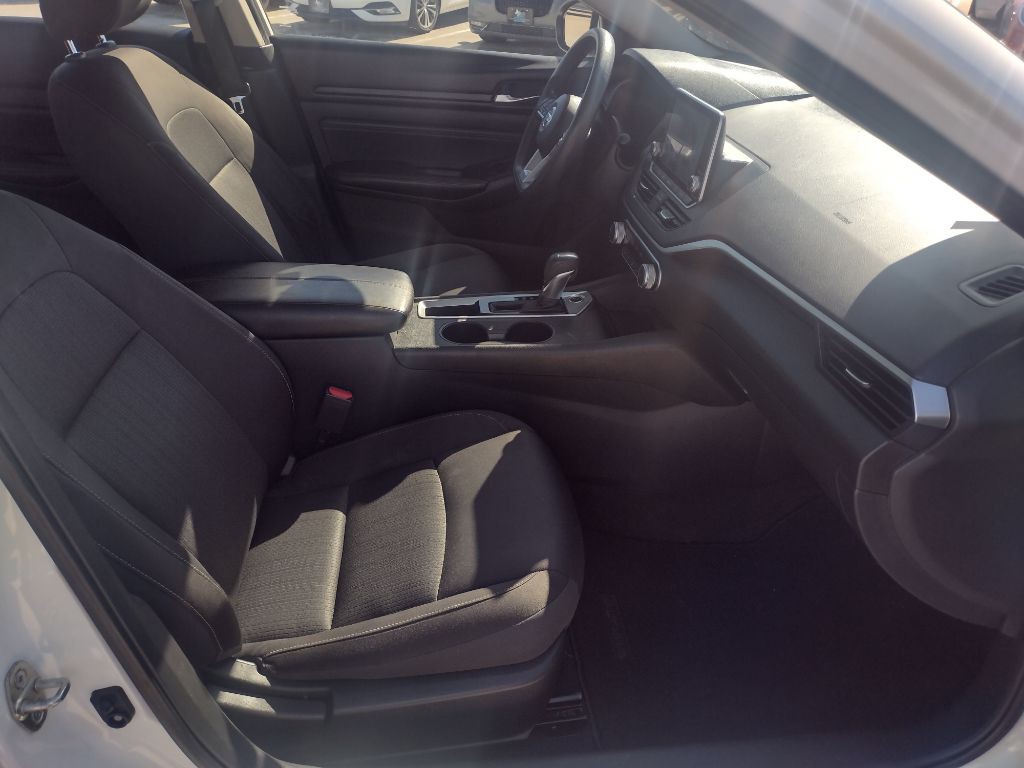 2020 Nissan Altima Image 17