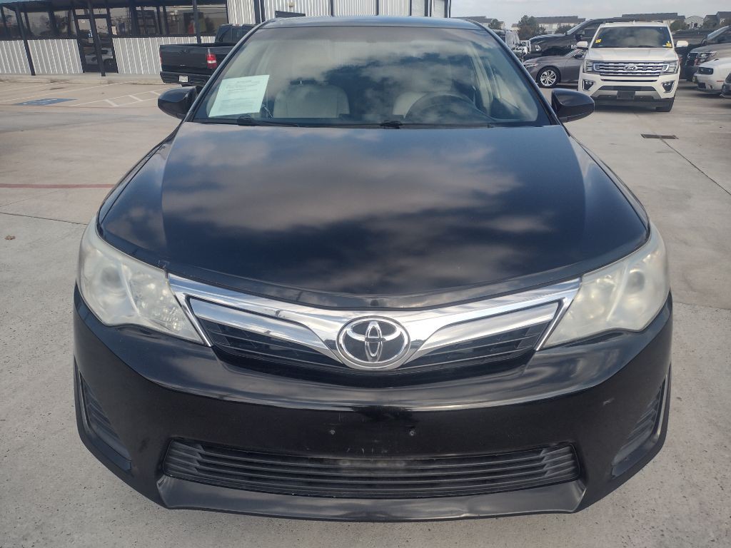 2014 Toyota Camry Image 2