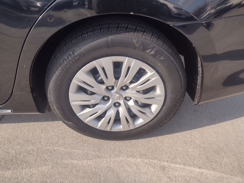 2014 Toyota Camry Image 21