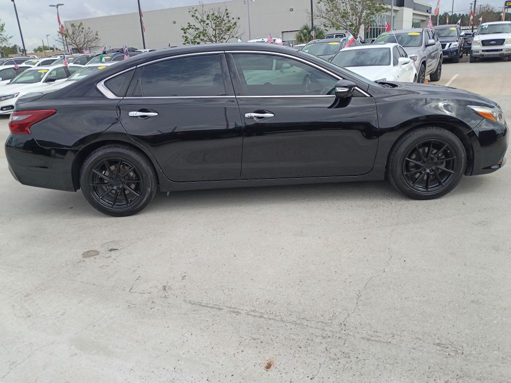 2018 Nissan Altima Image 8