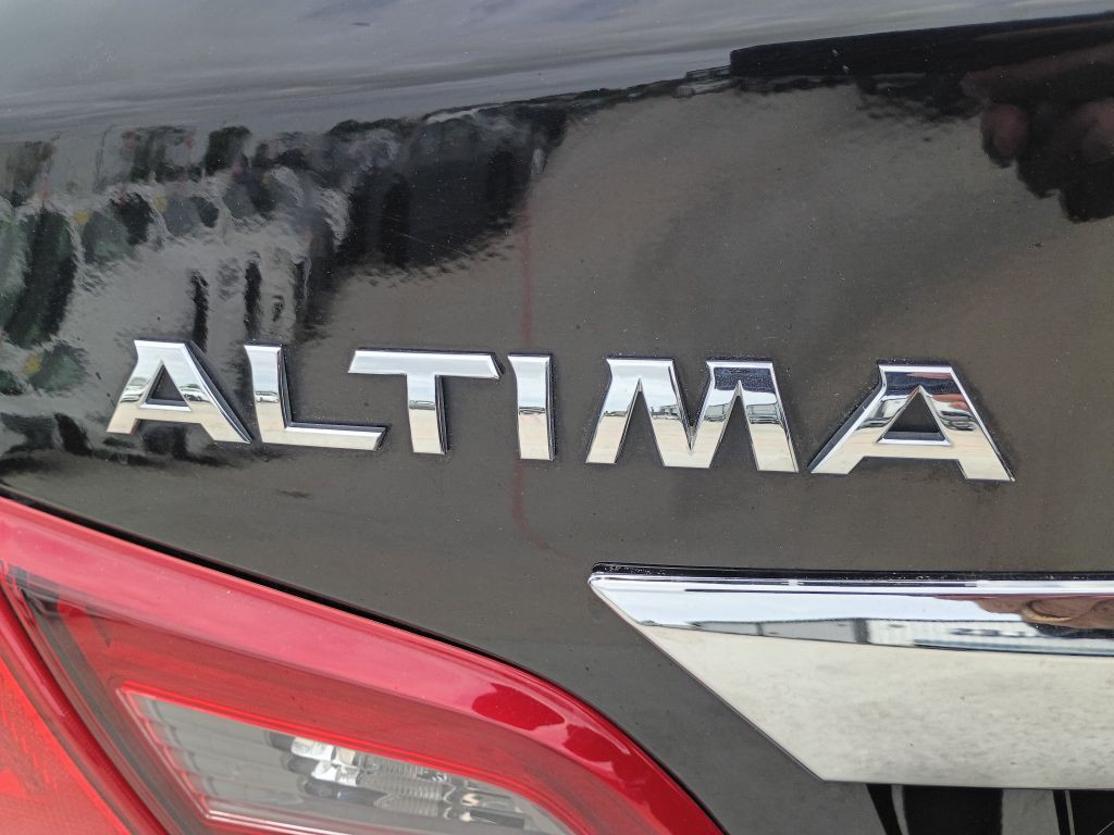 2018 Nissan Altima Image 9