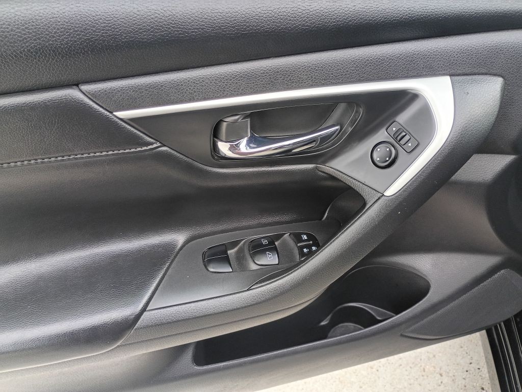 2018 Nissan Altima Image 19