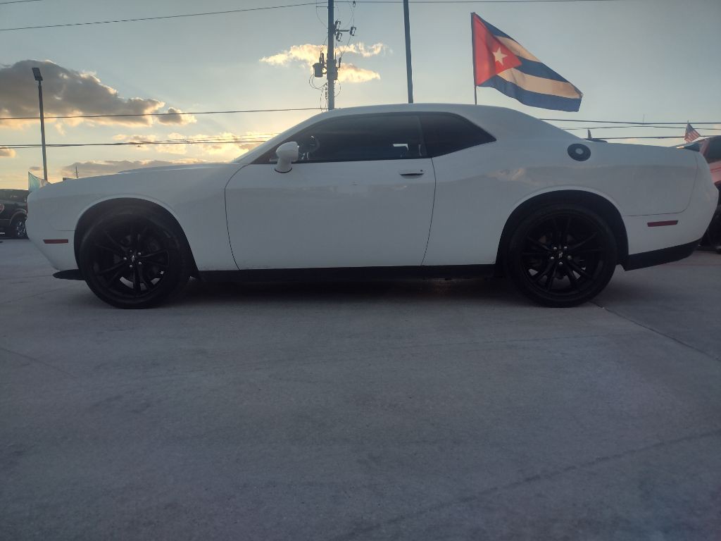 2018 Dodge Challenger Image 2