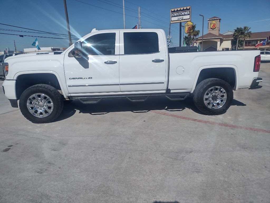 2017 GMC Sierra Image 2