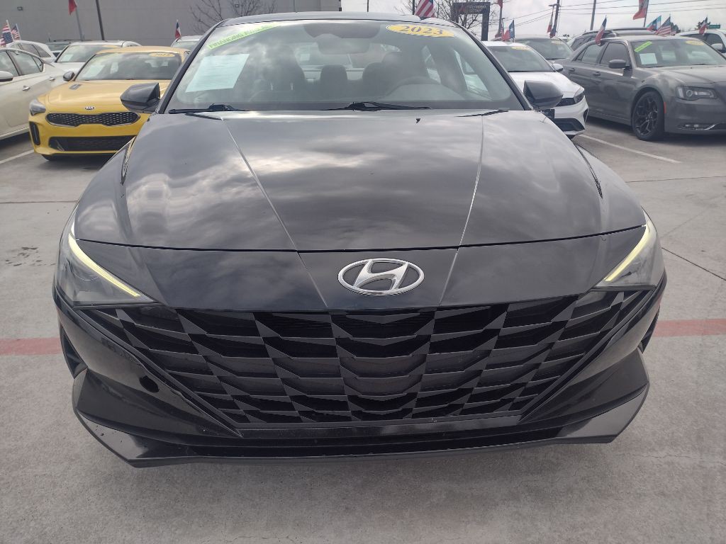 2023 Hyundai Elantra Image 2