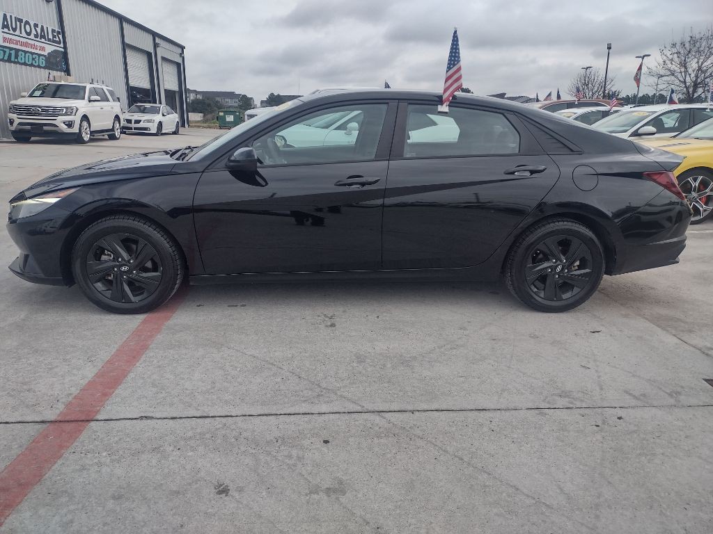 2023 Hyundai Elantra Image 3