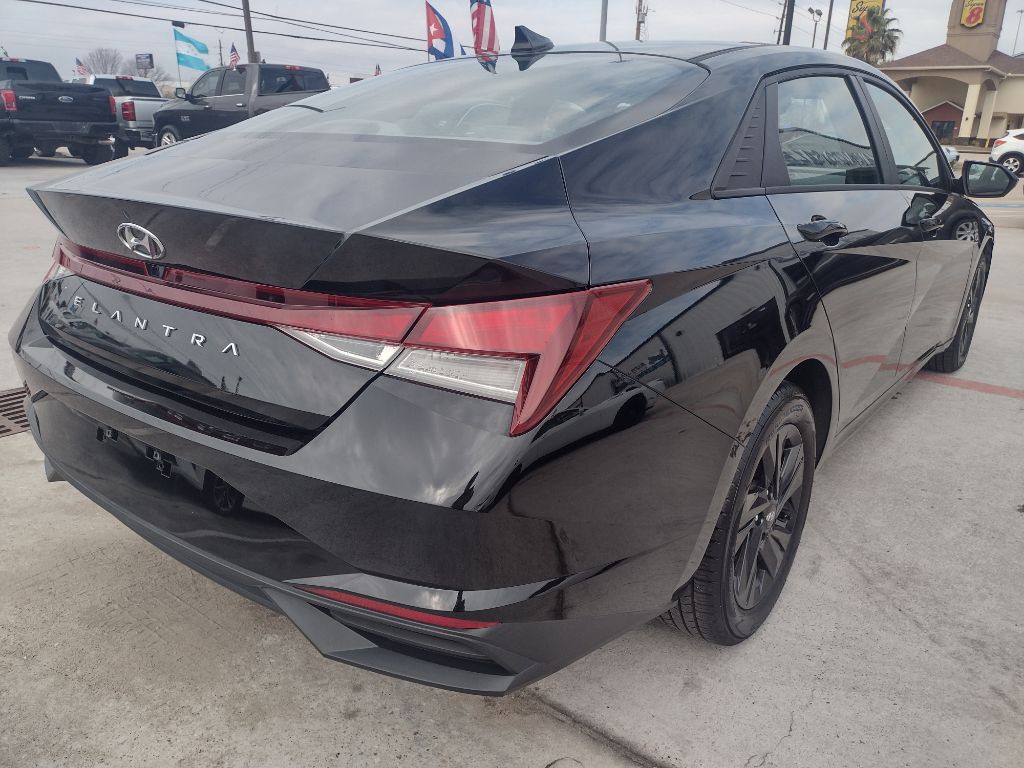 2023 Hyundai Elantra Image 7