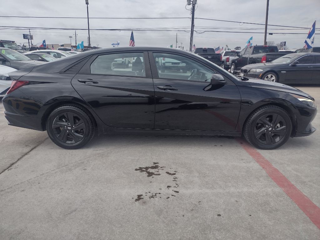 2023 Hyundai Elantra Image 8
