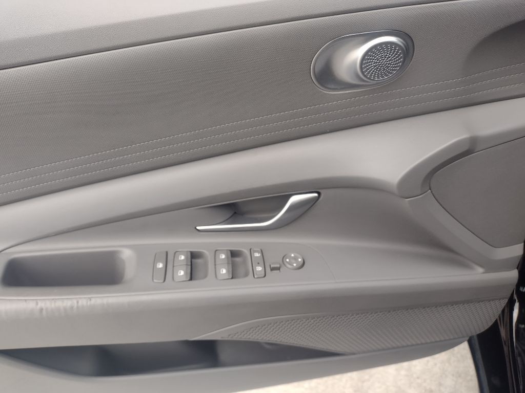 2023 Hyundai Elantra Image 18