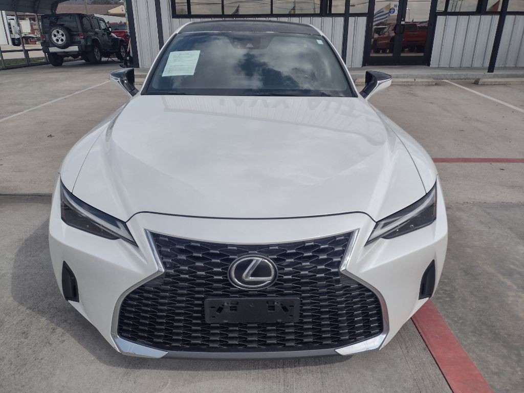 2021 Lexus IS Image 2
