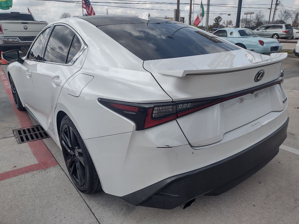 2021 Lexus IS Image 5
