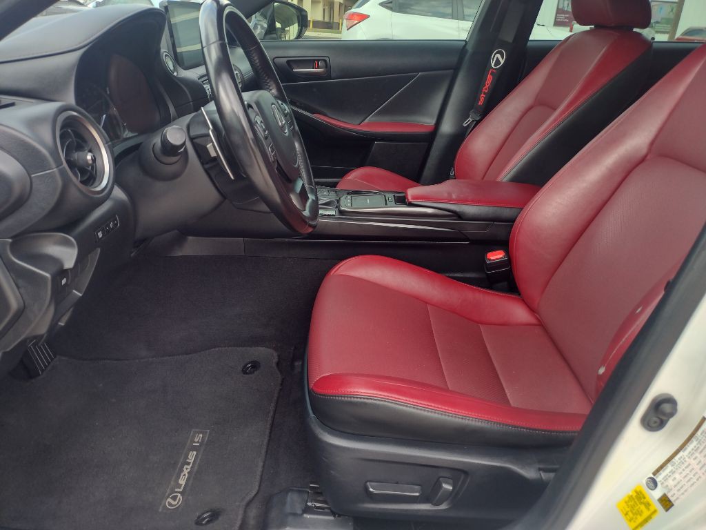 2021 Lexus IS Image 13