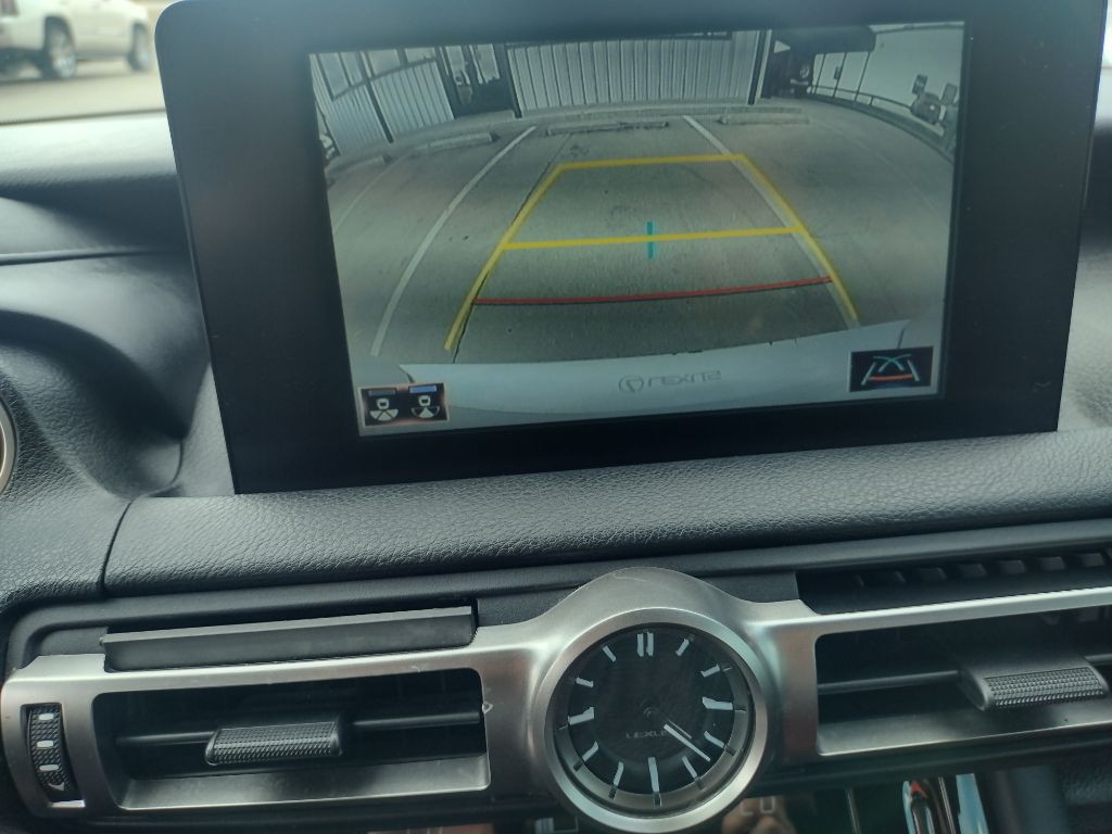 2021 Lexus IS Image 14