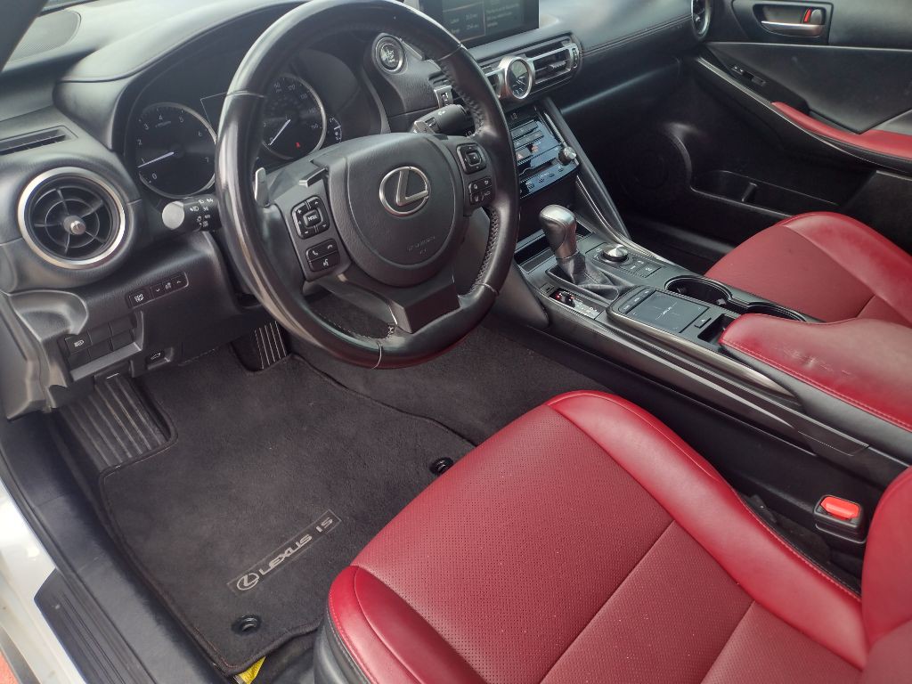 2021 Lexus IS Image 15
