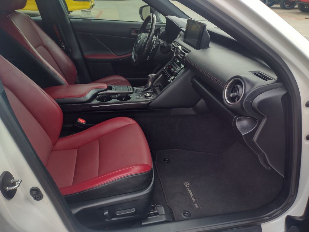 2021 Lexus IS Image 17