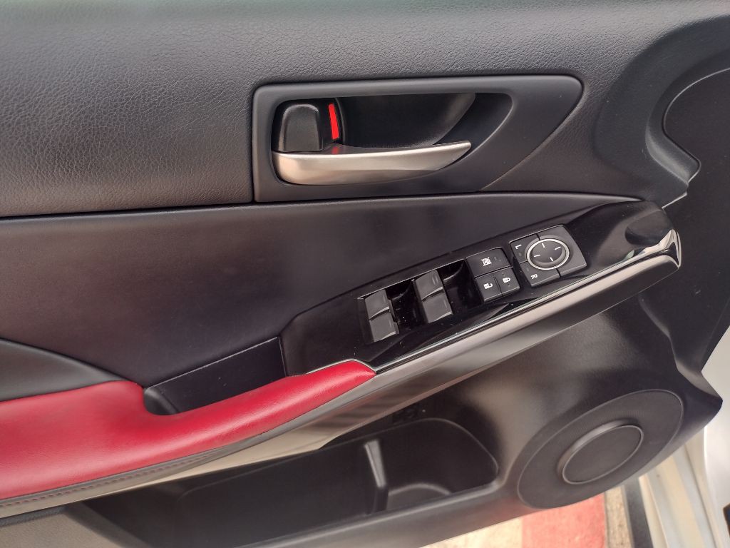 2021 Lexus IS Image 20