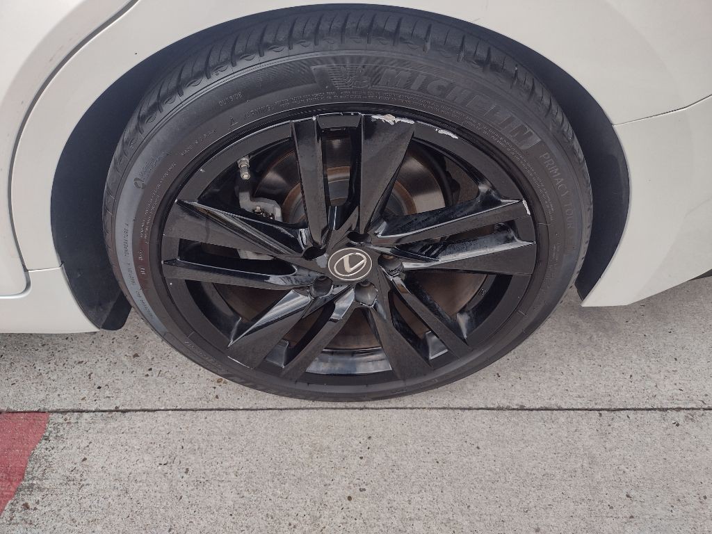 2021 Lexus IS Image 22