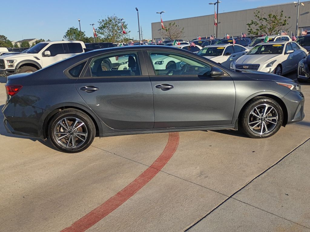 2023 Kia Forte Image 8