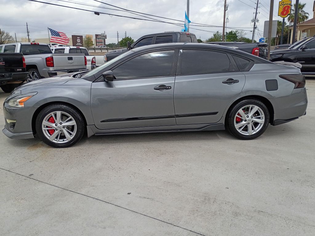 2015 Nissan Altima Image 4