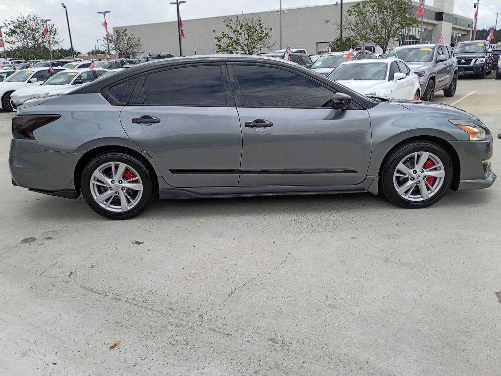 2015 Nissan Altima Image 8