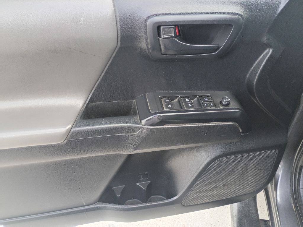 2019 Toyota Tacoma Image 18