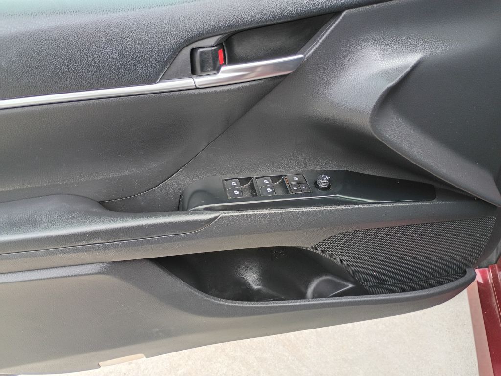 2018 Toyota Camry Image 16