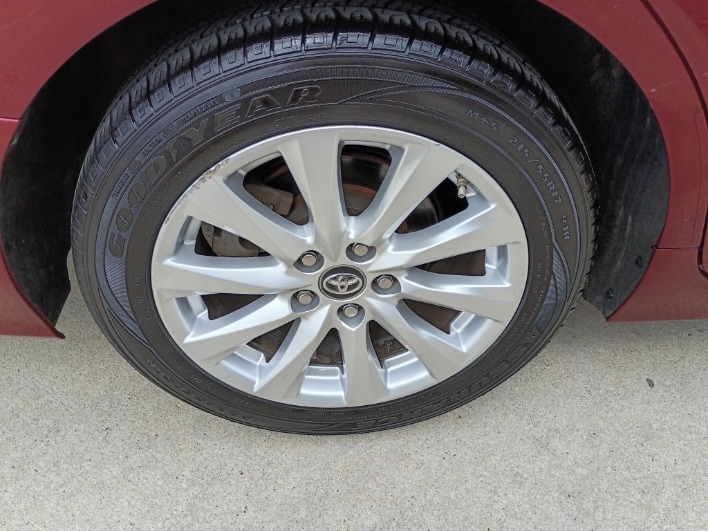 2018 Toyota Camry Image 17