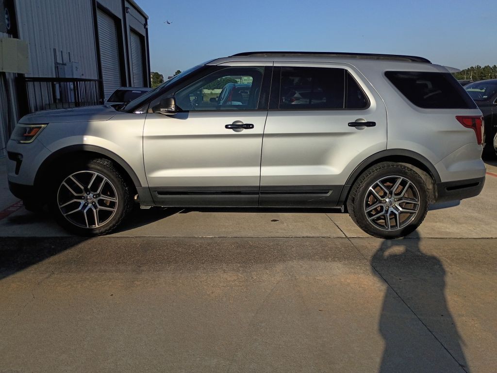 2018 Ford Explorer Image 2