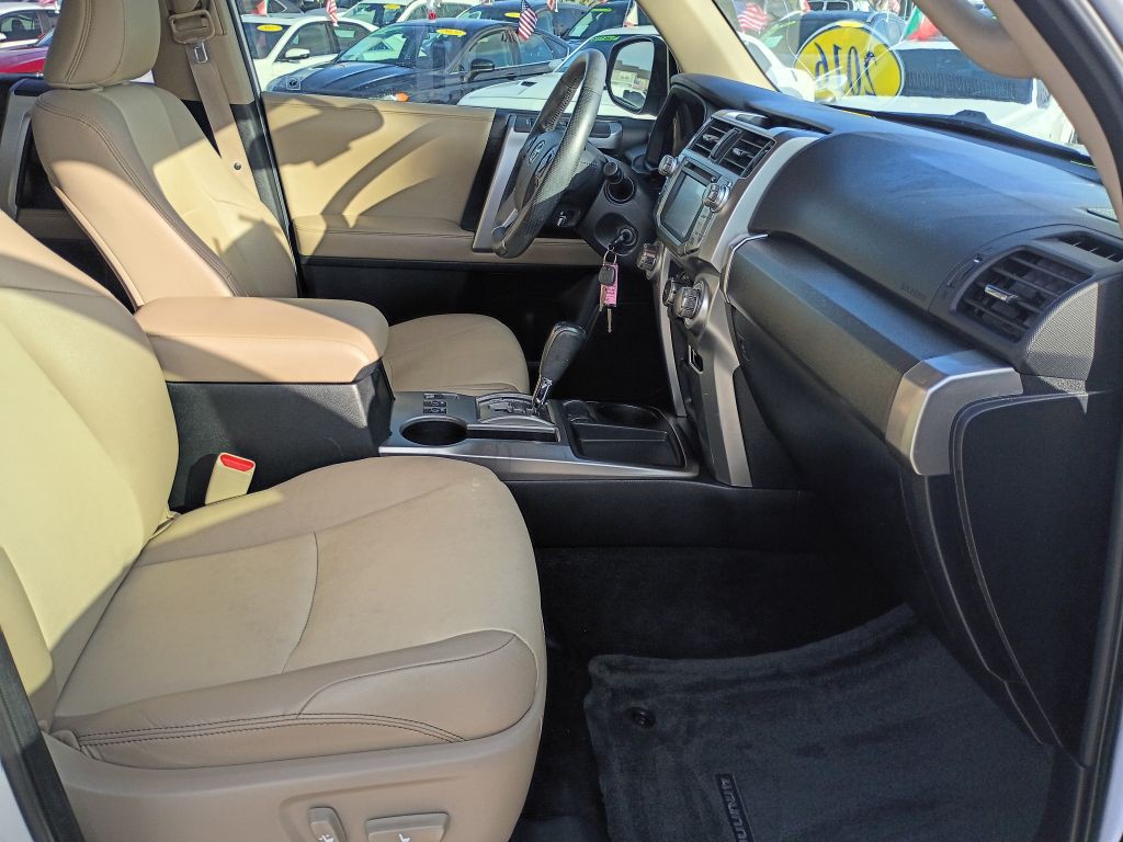 2016 Toyota 4Runner Image 18
