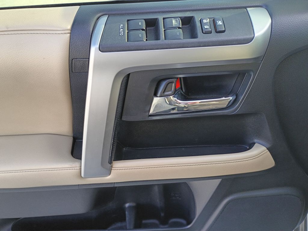 2016 Toyota 4Runner Image 22